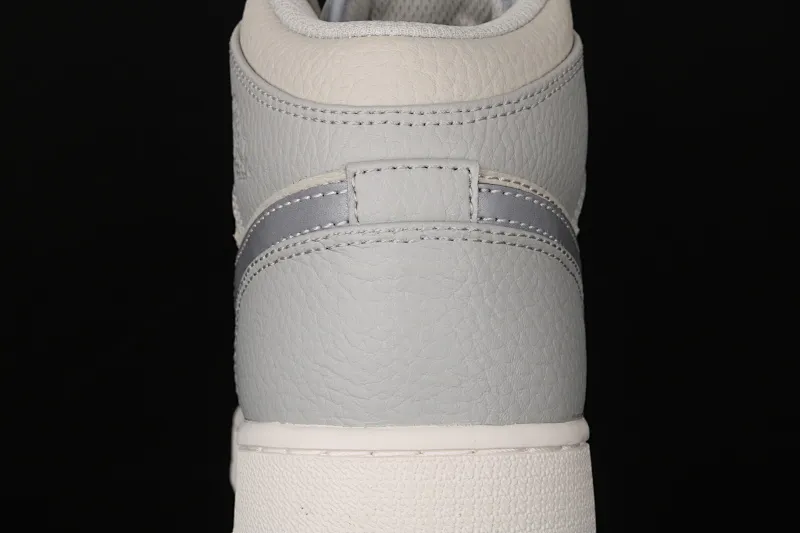 All categories Air Jordan Jordan series basketball shoes Air Jordan 1 Mid Air Jordan 1 Mid AJ1 new fog gray Joe 1 China gray silver 554725-053
